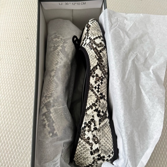 FRENCH CONNECTION Diana Snake black white Printed Flats size 6 NWT - Picture 7 of 9